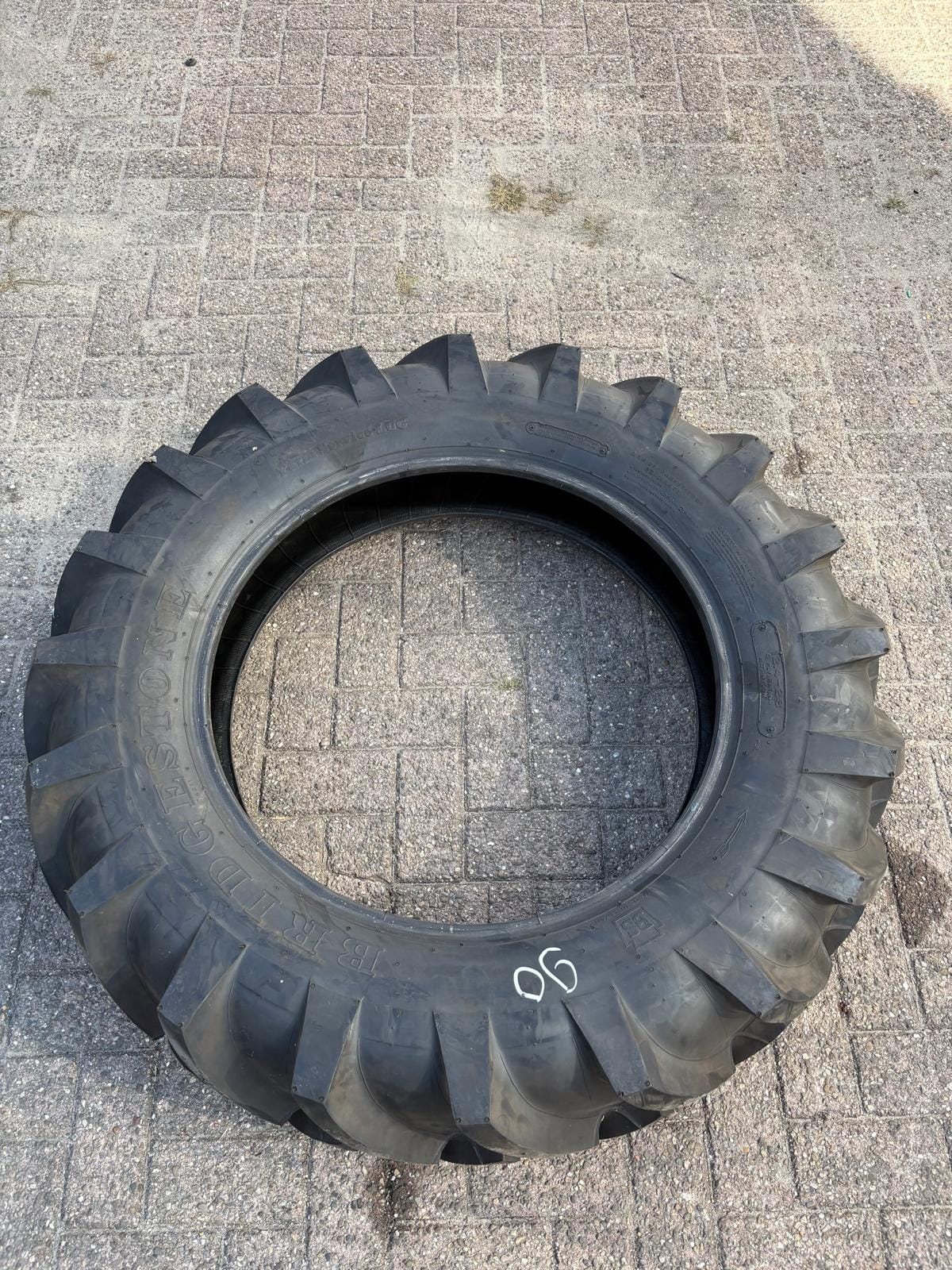 Bridgestone 12.4R28