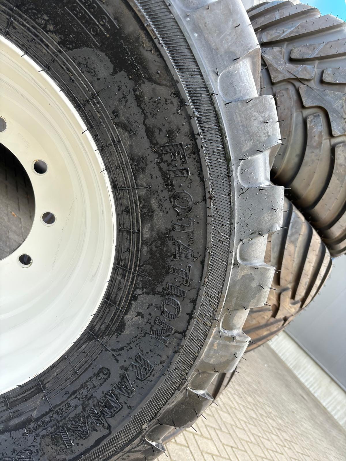 Alliance 600/50R22.5 Flotation Radial 885