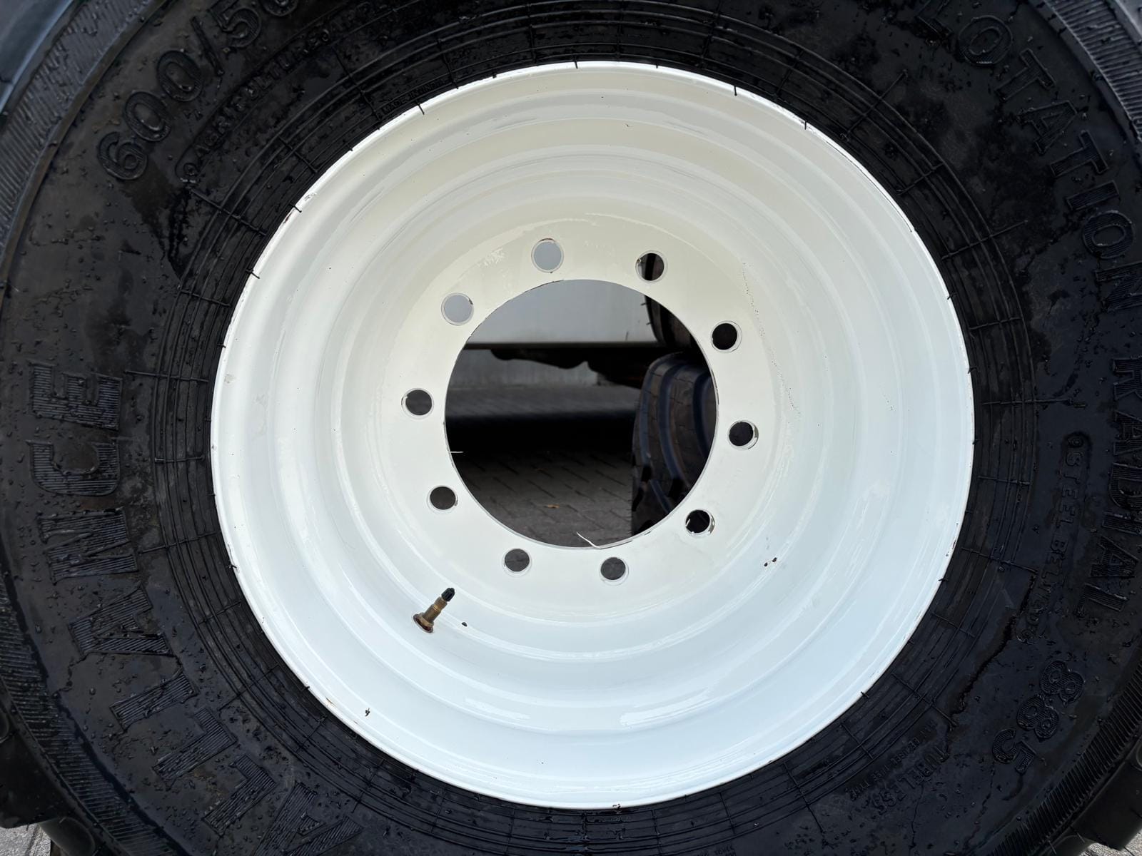 Alliance 600/50R22.5 Flotation Radial 885