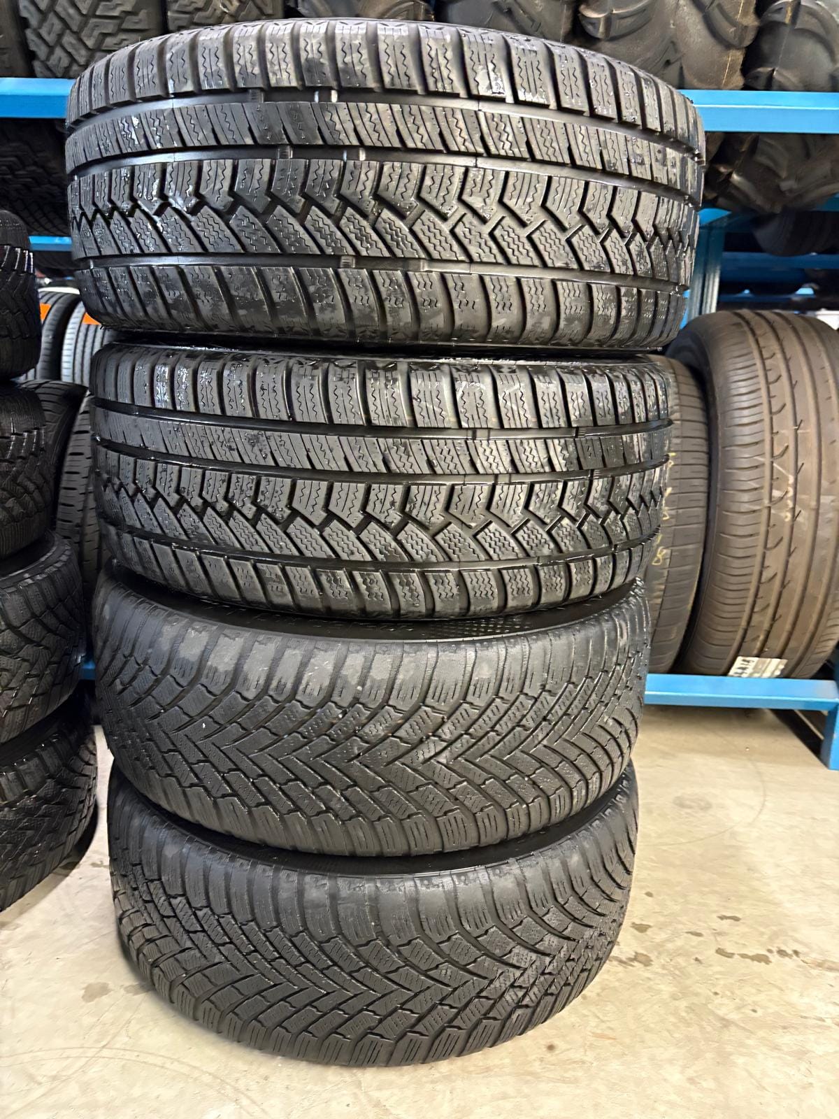 Mercedes C-klasse breedte set (Achter) 245/45R17 HIO(Voor) 225/50R17 CONTINENTAL