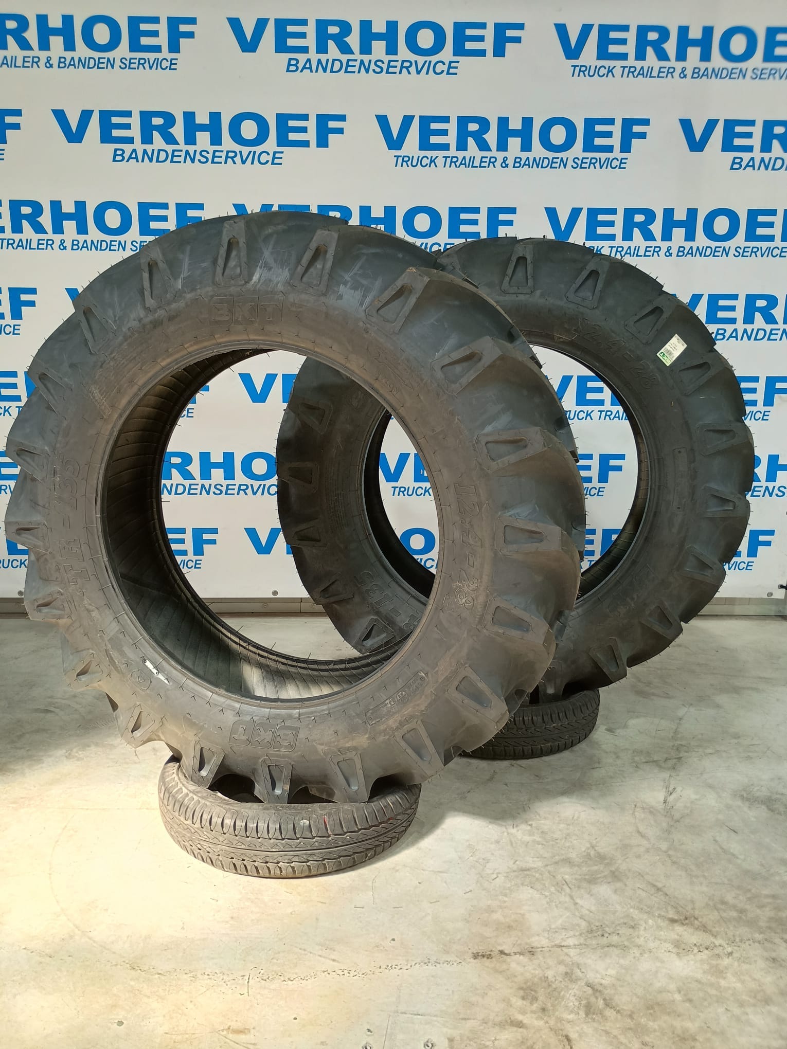 BKT TR-135 12.4-28